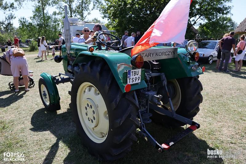 20. MotoPiknik w Tokarni. Klasyki motoryzacji opanowa�y �wi�tokrzyski skansen. Foto: 43336_motopiknik_tokarnia_2026_023.JPG 