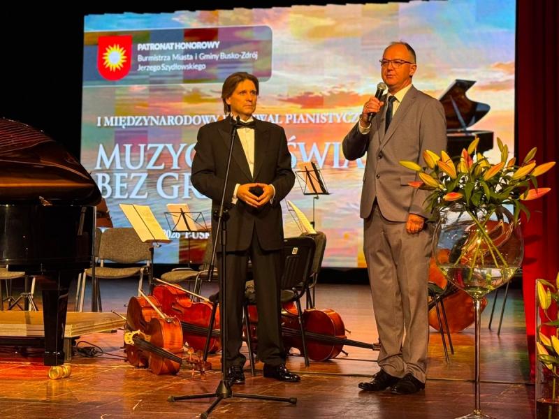 �wiatowa pianistyka w Busku-Zdroju. Mi�dzynarodowy Festiwal 'Muzyczny �wiat Bez Granic' rozpocz�ty. Foto: 43339_otwarcie_festiwalu_pianistycznego_2026_001.jpg 