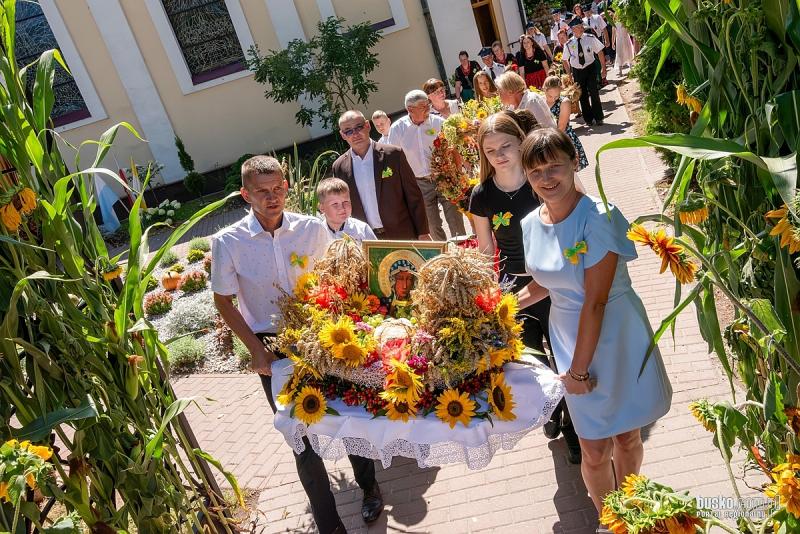 Huczne do�ynki parafii Biech�w. Tradycja i wsp�lna zabawa w W�jczy (foto). Foto: 43341_dozynki_parafii_biechow_2026_041.jpg 