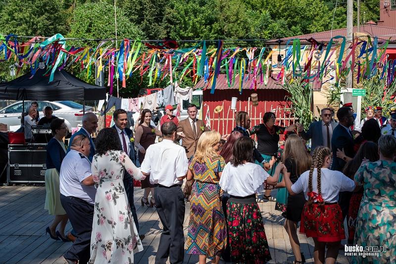 Huczne do�ynki parafii Biech�w. Tradycja i wsp�lna zabawa w W�jczy (foto). Foto: 43341_dozynki_parafii_biechow_2026_248.jpg 