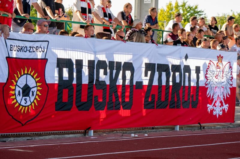 AKS 1947 Busko-Zdr�j prowadzi� do przerwy, ale przegra� z Siark� Tarnobrzeg 1:4. Foto: 43375_aks_przegrana_siarka_trnobrzeg_2026_011.jpg 