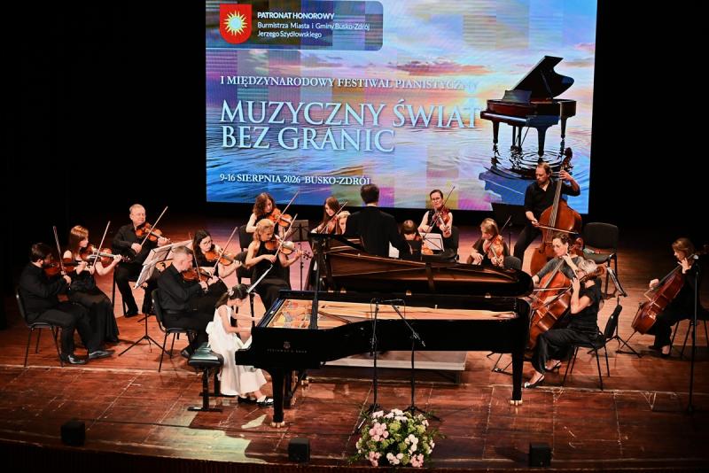 Owacje na stoj�co w Busku-Zdroju. Fina� festiwalu 'Muzyczny �wiat bez Granic'. Foto: 43378_final_festiwalu_pianistycznego_2026_008.JPG 