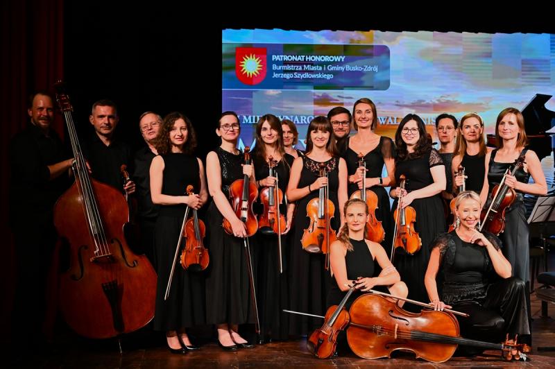 Owacje na stoj�co w Busku-Zdroju. Fina� festiwalu 'Muzyczny �wiat bez Granic'. Foto: 43378_final_festiwalu_pianistycznego_2026_040.JPG 