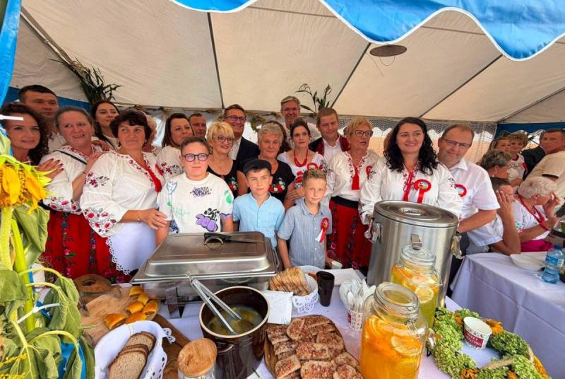 Do�ynki Gminne w Nowym Korczynie. �wi�to plon�w zako�czy� koncert zespo�u TOP ONE. Foto: 43382_dozynki_nowy_korczyn_005.jpg 