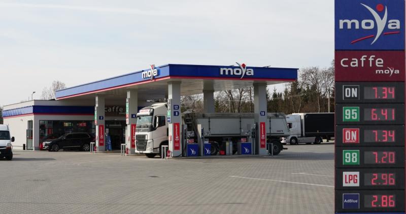 Ceny paliw w Busku-Zdroju. Nowe limity od 19 sierpnia. Tankowa� dzi� czy poczeka�?. Foto: 43387_MOYA.jpg 