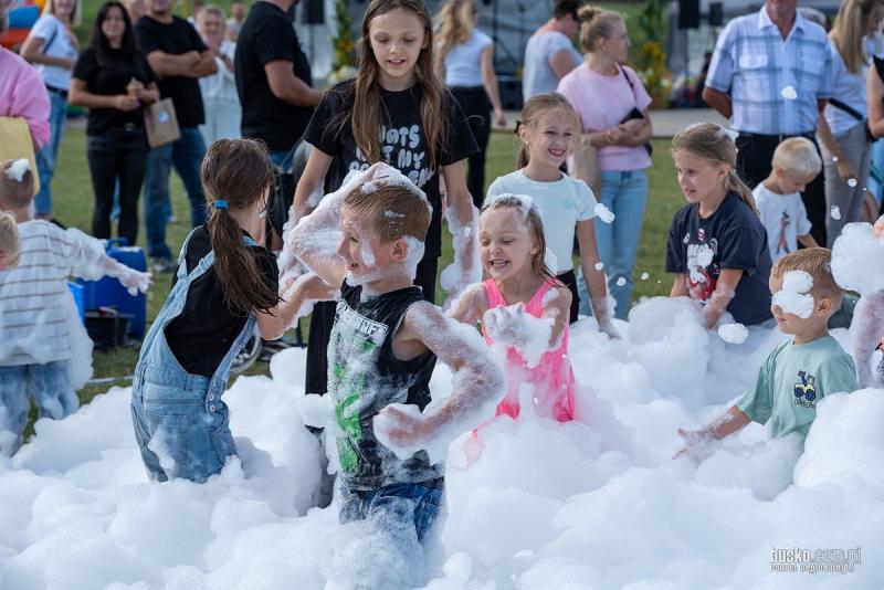 W Gnojnie odby� si� Festyn Rodzinny. By�y konkursy, piana party i pota�c�wka. Foto: 43405_festyn_rodzinny_gnojno_2026_063.jpg 