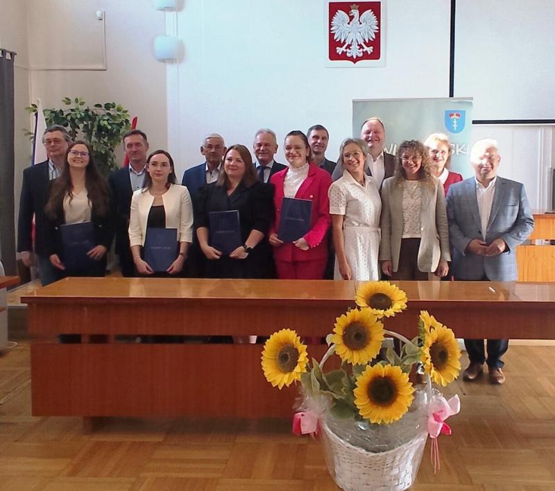 Uroczyste �lubowanie nauczycieli mianowanych w Powiecie Buskim. Foto: 43434_slubowanie_nauczycieli_mianowwanych_007.jpg 
