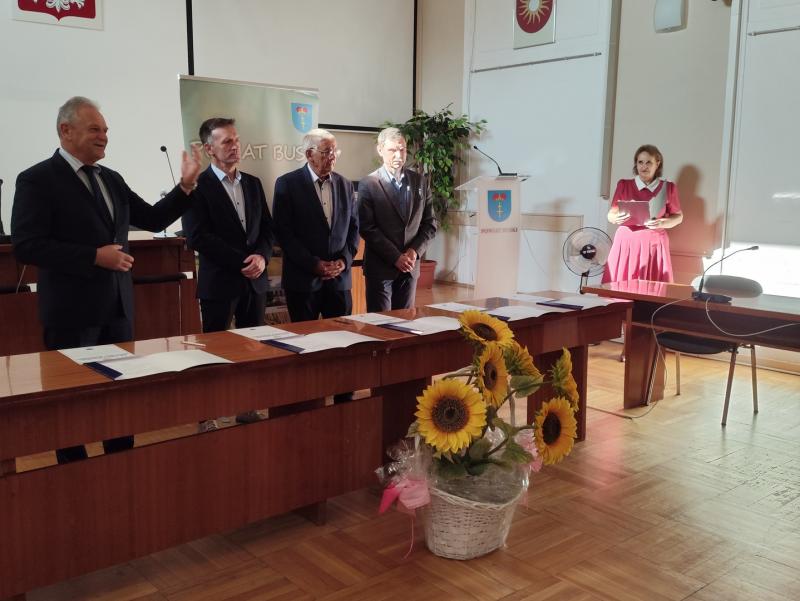 Uroczyste �lubowanie nauczycieli mianowanych w Powiecie Buskim. Foto: 43434_slubowanie_nauczycieli_mianowwanych_008.jpg 