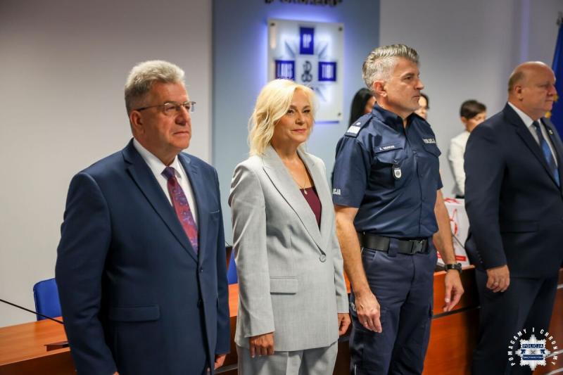 Policjanci z Buska-Zdroju najlepsi w wojew�dztwie. Wygrali dru�ynowo, trzy miejsca na podium indywidualnie. Foto: 43435_nagrody_dla_najlepszych_policjantpw_003.jpg 