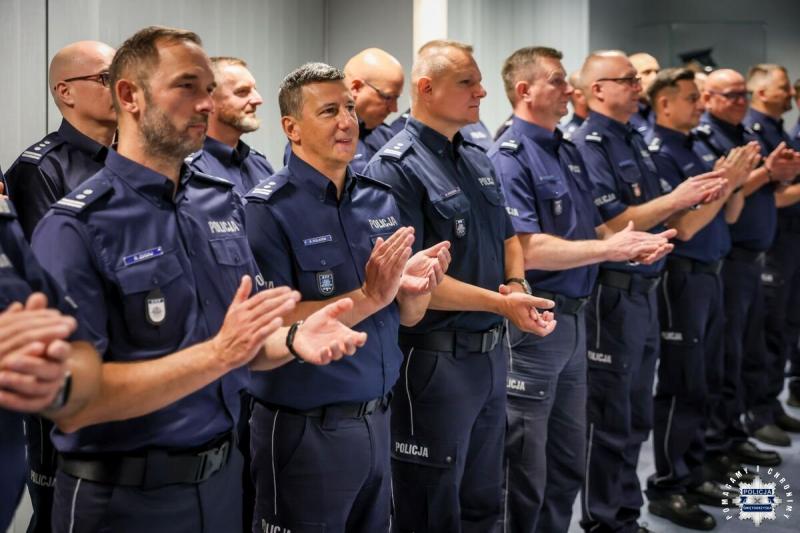 Policjanci z Buska-Zdroju najlepsi w wojew�dztwie. Wygrali dru�ynowo, trzy miejsca na podium indywidualnie. Foto: 43435_nagrody_dla_najlepszych_policjantpw_004.jpg 