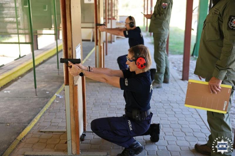 Policjanci z Buska-Zdroju najlepsi w wojew�dztwie. Wygrali dru�ynowo, trzy miejsca na podium indywidualnie. Foto: 43435_nagrody_dla_najlepszych_policjantpw_014.jpg 