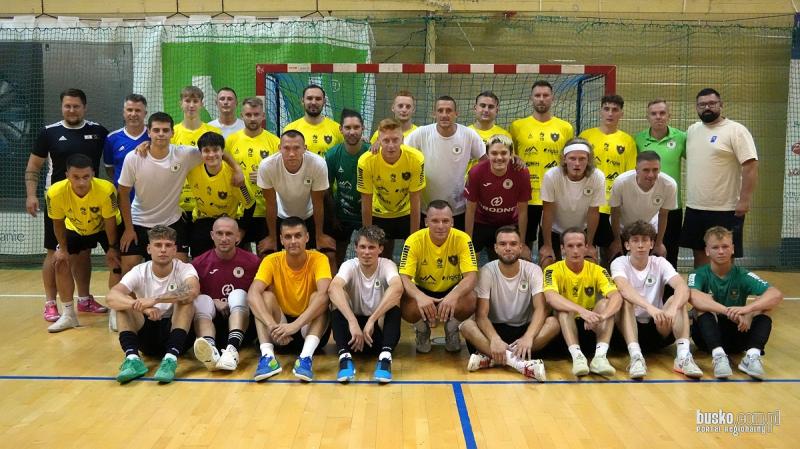 Bolesna, ale cenna lekcja dla Futsal Team Busko-Zdr�j. Grodno D�br�wka wygra�o 8:3. Foto: 43439_mecz_kontrolny_futsal_busko_2026_045.JPG 