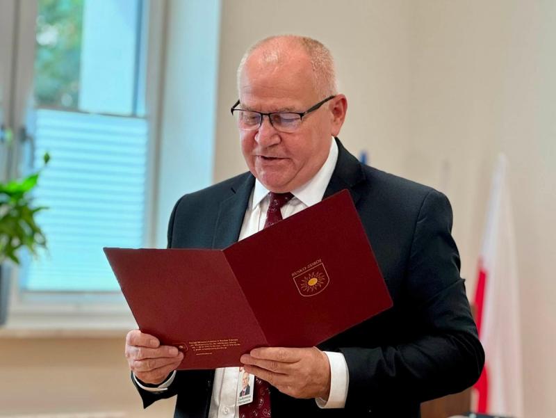 Awanse dla nauczycieli z gminy Busko-Zdrój. 16 osób odebrało akty mianowania (foto). Foto: 43446_nauczyciele_mianowani_gmina_busko_2026_002.jpg 