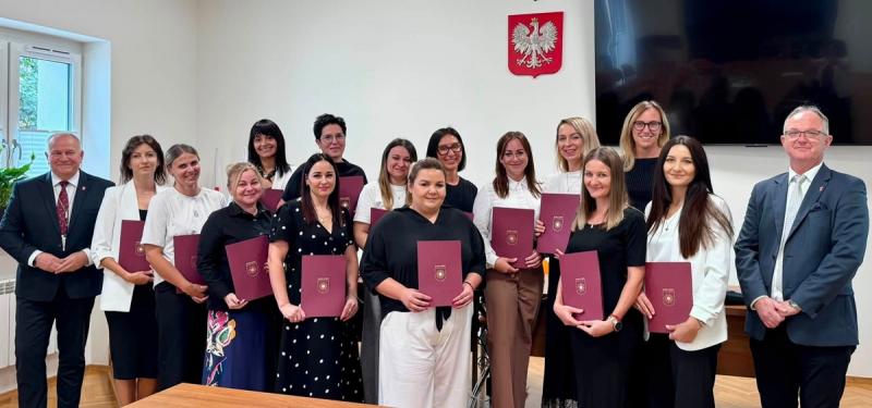 Awanse dla nauczycieli z gminy Busko-Zdrój. 16 osób odebrało akty mianowania (foto). Foto: 43446_nauczyciele_mianowani_gmina_busko_2026_010.jpg 