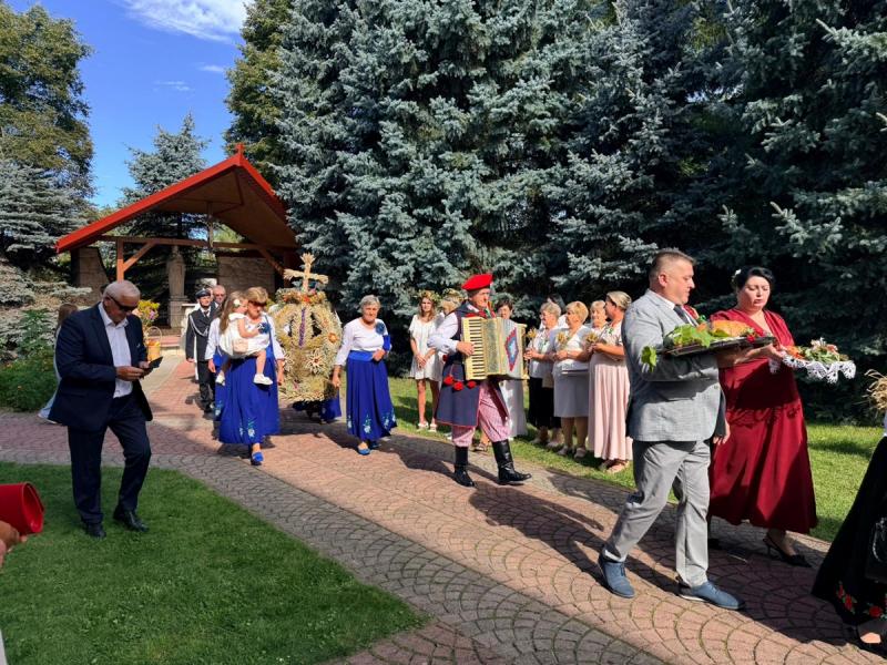 Święto dziękczynienia za plony w Janinie. Dożynki parafialne w kościele świętego Wojciecha . Foto: 43450_dozynki_parafialne_janina_016.jpg 
