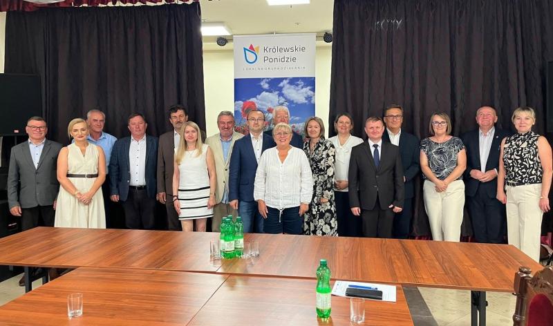 Milionowa inwestycja w turystyk� na Ponidziu. Skorzystaj� tury�ci i mieszka�cy. Foto: 43461_podpisano_umowe_lgd_7.jpg 