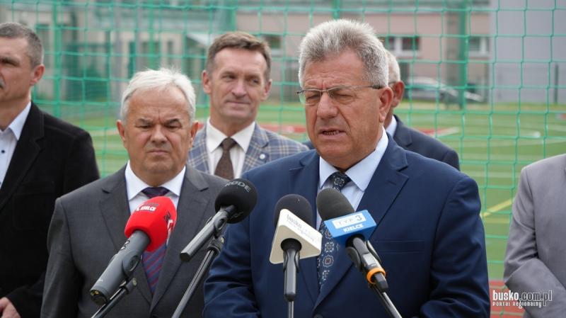 Du�e zmiany przy ZSTI w Busku-Zdroju. Najpierw schron, p�niej nowa hala sportowa (foto/video). Foto: 43470_budowa_schronu_pod_zsti_001_1.jpg 