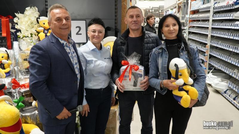 Festyn w PSB Mr�wka Busko-Zdr�j trwa! Darek Stolarz, nagrody i atrakcje dla ca�ych rodzin. Foto: 43511_otwarcie_psb_mrowka_busko_063.jpg 