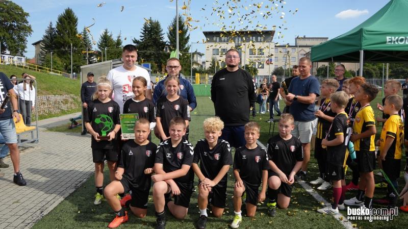 Ponad 160 dzieci i 16 dru�yn. Tak wygl�da�a II edycja SAS CUP 2026 w Busku-Zdroju. Foto: 43520_turniej_sas_cup_busko_2026_105.JPG 