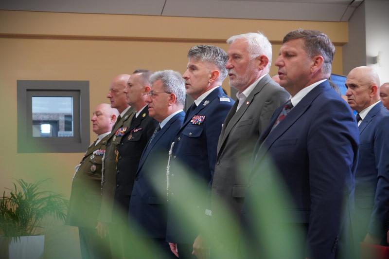 Komendant buskiej policji uhonorowany. Andrzej Skowro�ski otrzyma� medal 'Pro Patria'. Foto: 43525_pro_patria_komendant_busko_1.jpg 