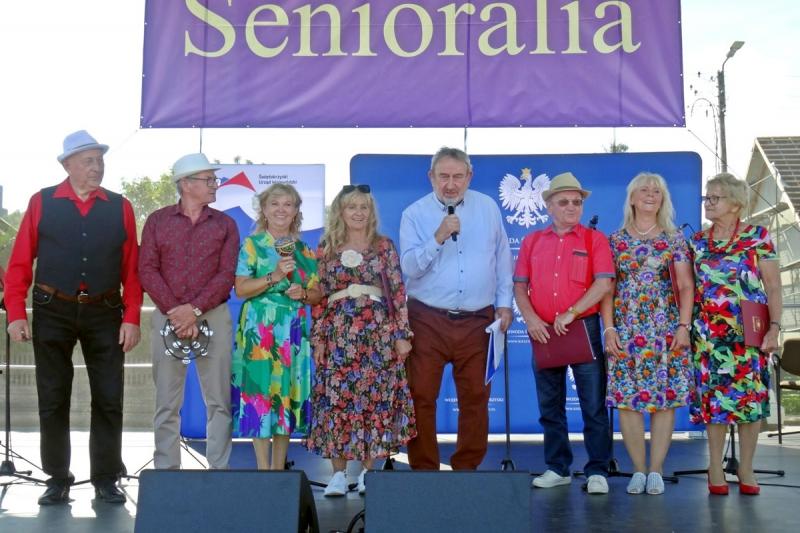 Buscy seniorzy na Senioraliach w Ch�cinach. Zesp� 'Senior-AN' publiczno�� poprosi�a o bis. Foto: 43554_senioralia_checiny_2026_009.jpg 