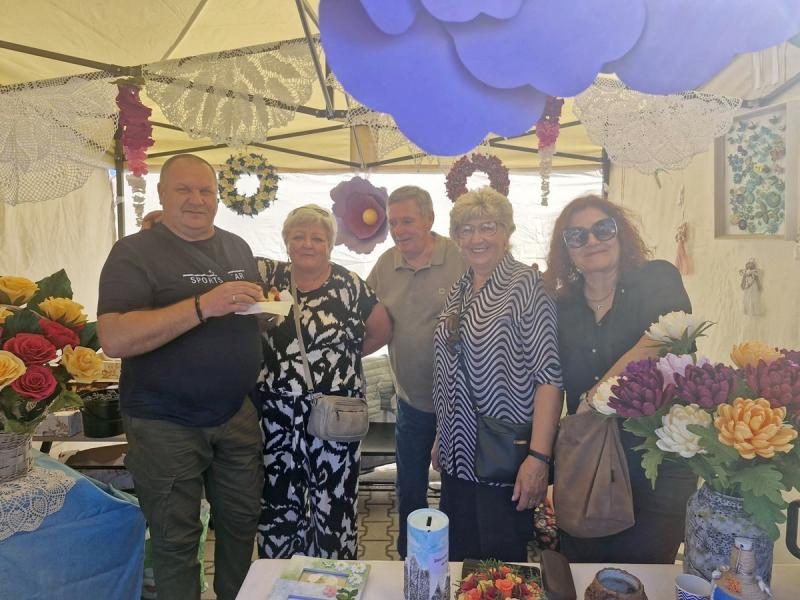 Buscy seniorzy na Senioraliach w Ch�cinach. Zesp� 'Senior-AN' publiczno�� poprosi�a o bis. Foto: 43554_senioralia_checiny_2026_014.jpg 