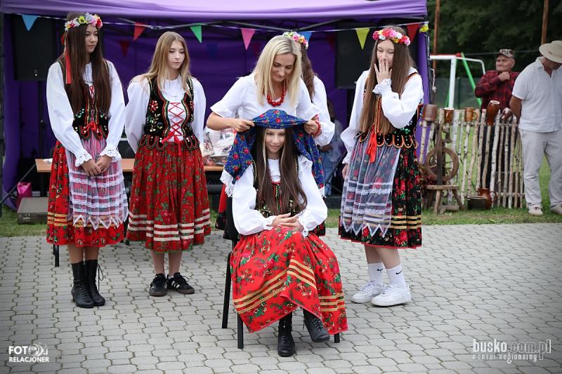 Tradycyjne 'Wesele w Podgajach'. Dawne obrz�dy i weselne przy�piewki zn�w o�y�y. Foto: 43569_tradycyjne_wesele_podgaje__059.JPG 
