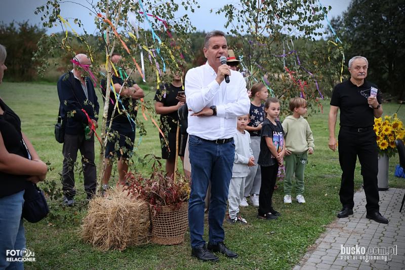 Tradycyjne 'Wesele w Podgajach'. Dawne obrz�dy i weselne przy�piewki zn�w o�y�y. Foto: 43569_tradycyjne_wesele_podgaje__068.JPG 