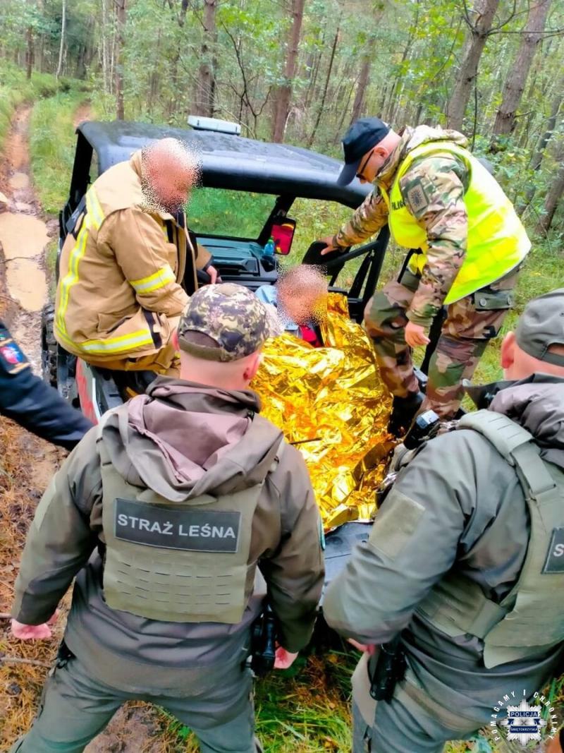 Szcz�liwy fina� poszukiwa� 75-latki. Zagin�a podczas grzybobrania. Foto: 43596_poszukiwania_zaginionej.jpg 