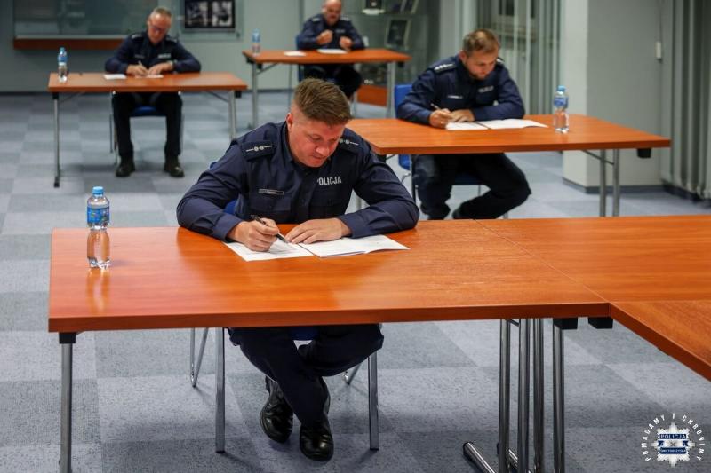 Norbert Zaczkowski z Buska-Zdroju w�r�d najlepszych policjant�w w �wi�tokrzyskiem. Foto: 43605_najlepsi_policjanci_zawody_3.jpg 