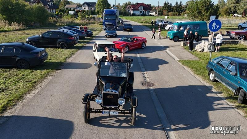 Klasyki Ponidzie ko�cz� sezon. O 16.00 widowiskowa parada (foto). Foto: 43611_zakonczenie_roku_klasykow_154.JPG 