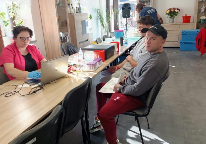 Mieszka�cy Buska-Zdroju oddali blisko 15 litr�w krwi. Do akcji PCK zg�osi�y si� 42 osoby. Foto: 43617_akcja_pck_zbiorka_krwi_1.jpg 