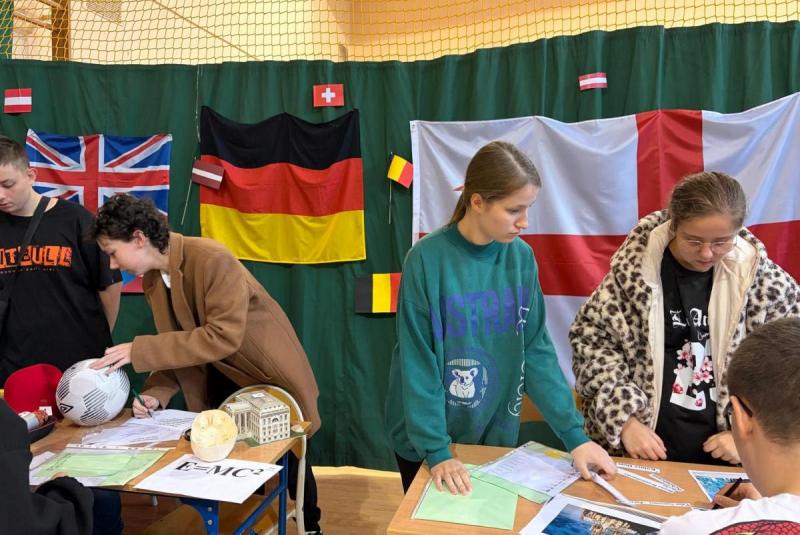 J�zyki ��cz� ludzi. Europejski Dzie� J�zyk�w Obcych w buskim O�rodku. Foto: 43618_dzien_jezyka_sosw_busko_011.jpg 