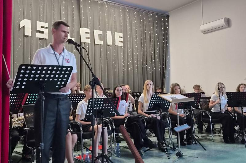 15 lat pod batut� Rados�awa Czajki. Jubileusz Orkiestry D�tej OSP Wi�lica pe�en muzyki i wzrusze�. Foto: 43620_15lecie_orkiestry_wislicy_001.jpg 