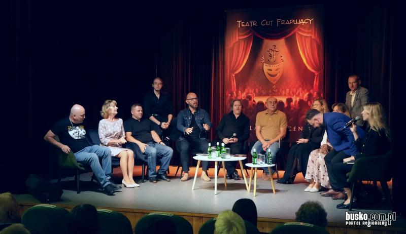 25 lat Teatru Ciut Frapuj�cego. Wspomnienia, anegdoty i historie zza kulis podczas spotkania w Pi�czowie. Foto: 43624_ksiazka_na_25lat_teatru_ciut_frapujacego_002.JPG 