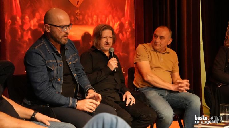 25 lat Teatru Ciut Frapuj�cego. Wspomnienia, anegdoty i historie zza kulis podczas spotkania w Pi�czowie. Foto: 43624_ksiazka_na_25lat_teatru_ciut_frapujacego_006.JPG 