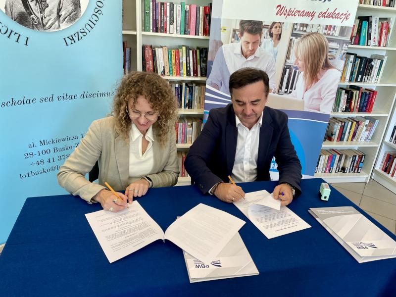 Nie tylko lekcje. I LO rozpoczyna now� wsp�prac� z Bibliotek� Wojew�dzk�. Foto: 43630_wspolpraca_lo_biblioteka_2.jpg 