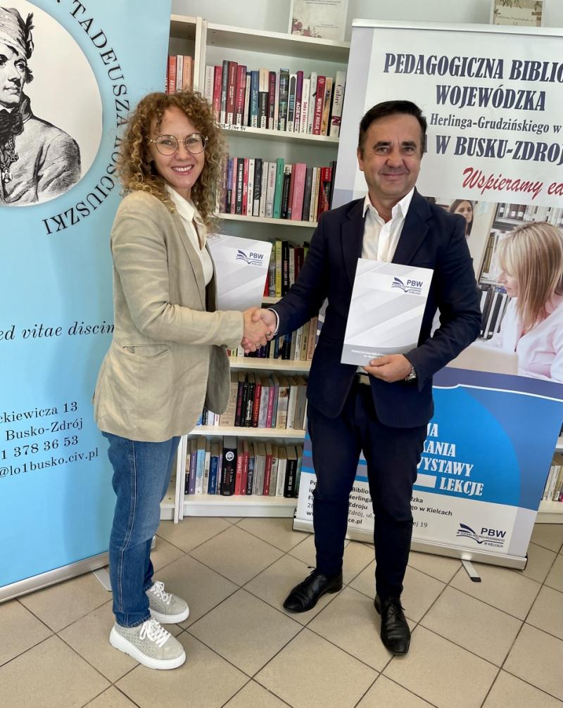 Nie tylko lekcje. I LO rozpoczyna now� wsp�prac� z Bibliotek� Wojew�dzk�. Foto: 43630_wspolpraca_lo_biblioteka_3.jpg 