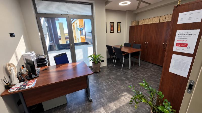 Lokal do wynaj�cia w centrum Buska-Zdroju. 150 m² przy ul. Pocztowej dla biura, handlu i us�ug. Foto: 43638_611_lokal_biurowy_handlowy_busko_zdroj_pocztowa11.jpg 