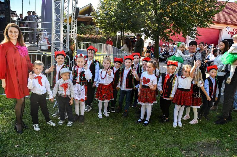 Jesie� z folklorem w Oblekoniu. Jury oceni�o 54 wykonawc�w i zespo�y z ca�ego regionu. Foto: 43664_jesien_z_folklorem_oblekon_002.jpg 
