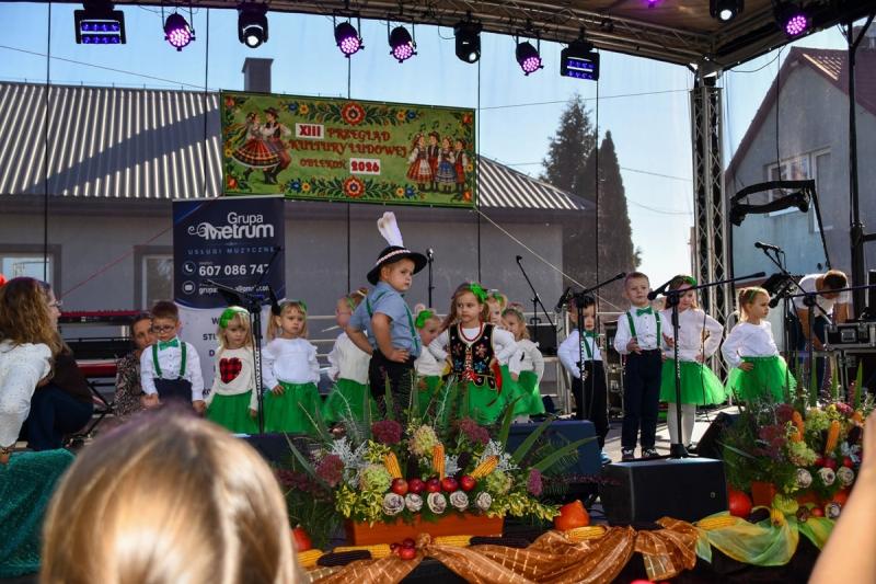Jesie� z folklorem w Oblekoniu. Jury oceni�o 54 wykonawc�w i zespo�y z ca�ego regionu. Foto: 43664_jesien_z_folklorem_oblekon_019.jpg 