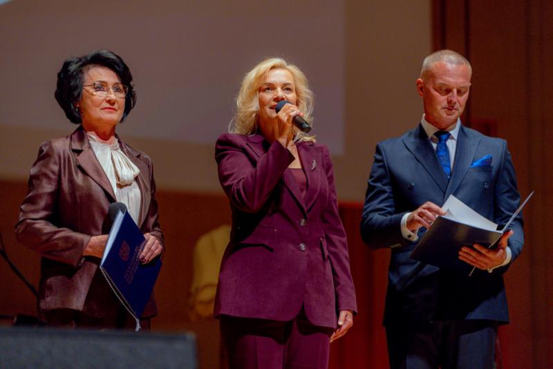 Seniorzy z Buska-Zdroju na inauguracji roku akademickiego Uniwersytet�w Trzeciego Wieku. Foto: 43665_seniorzy_inaugurcja5.jpg 