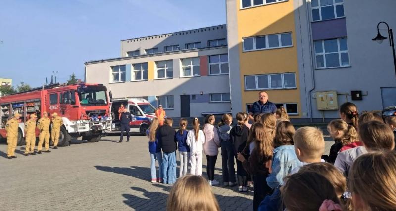 Dzie� S�u�b w Publicznej Szkole Podstawowej nr 2 w Busku-Zdroju. Foto: 43668_dzien_sluzb_psp2.jpg 