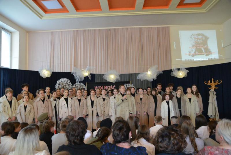 Gramy i �piewamy dla Niepodleg�ej - muzyczna lekcja patriotyzmu. Foto: 43690_konkurs_piosenki_patriotycznej_zsp_004.jpg 