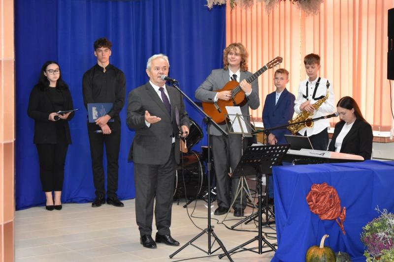 Dzie� Edukacji Narodowej w ZST-I w Busku-Zdroju. Nagrody dla nauczycieli i wyj�tkowa uroczysto��. Foto: 43692_dzien_edukacji_narodowej_zsti_2026001.jpg 