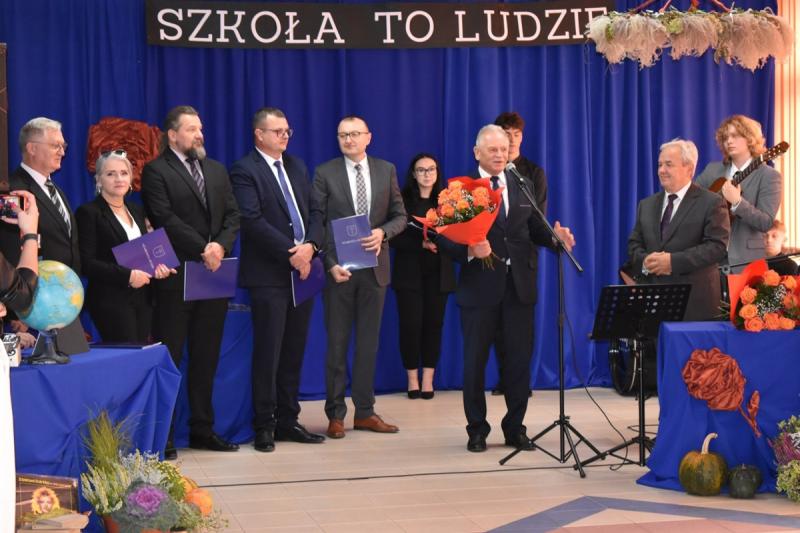Dzie� Edukacji Narodowej w ZST-I w Busku-Zdroju. Nagrody dla nauczycieli i wyj�tkowa uroczysto��. Foto: 43692_dzien_edukacji_narodowej_zsti_2026026.jpg 