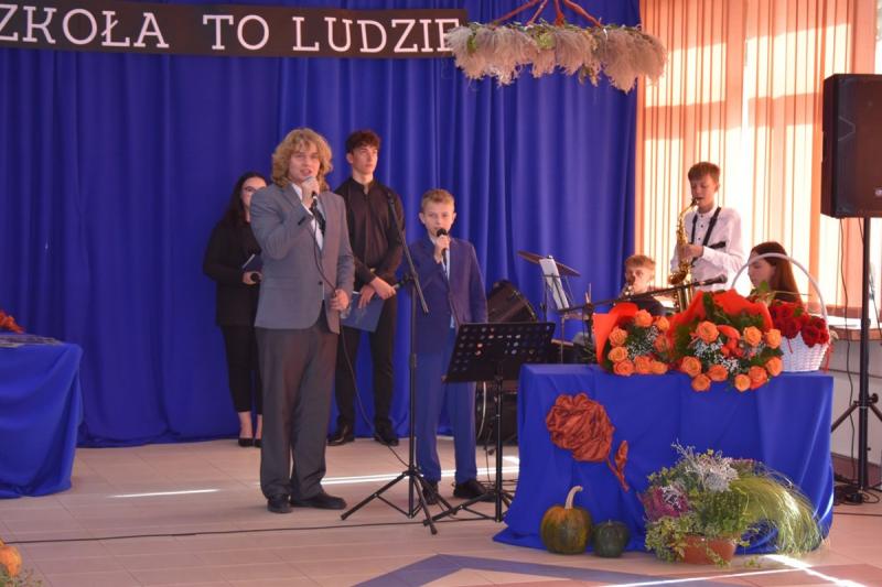 Dzie� Edukacji Narodowej w ZST-I w Busku-Zdroju. Nagrody dla nauczycieli i wyj�tkowa uroczysto��. Foto: 43692_dzien_edukacji_narodowej_zsti_2026031.jpg 