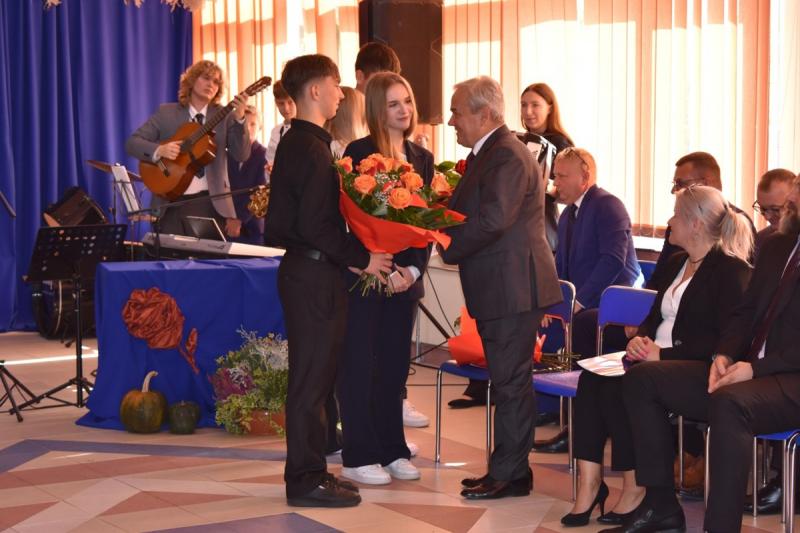 Dzie� Edukacji Narodowej w ZST-I w Busku-Zdroju. Nagrody dla nauczycieli i wyj�tkowa uroczysto��. Foto: 43692_dzien_edukacji_narodowej_zsti_2026036.jpg 