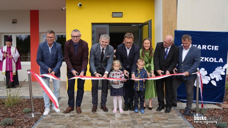 Nowoczesne przedszkole za 3,6 mln z� ju� otwarte. Z nowoczesnego obiektu skorzysta 75 dzieci. Foto: 43697_otwarcie_przedszkola_nowy_korczyn_004.JPG 