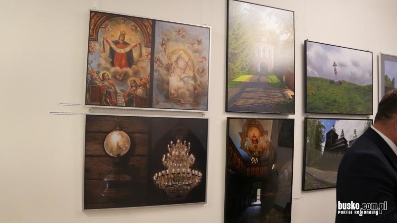 Wystawa 'Gorlice 2026'. Podczas wernisa�u profesor Waldemar Kozub otrzyma� medal Gloria Artis (foto). Foto: 43699_wernisaz_wystawy_hotel_gromada_004.JPG 